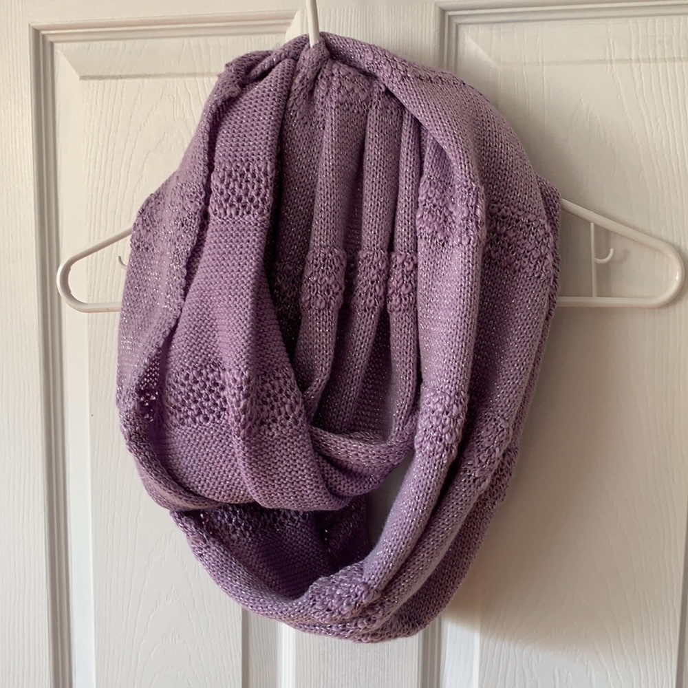 NWOT Woman’s Infinity Scarf